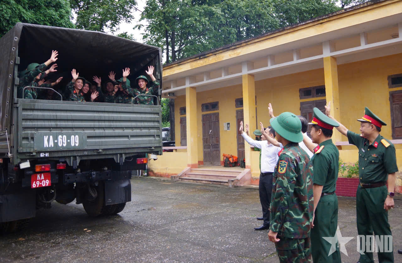 Chia tay cán bộ, chiến sĩ Trung đoàn 141 hỗ trợ tỉnh Lạng Sơn khắc phục hậu quả thiên tai